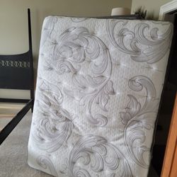 QUEEN SIZE MATRESS AND BOX SPRING