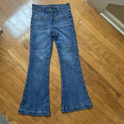 Like new American Eagle super high rise flare jeans size 6