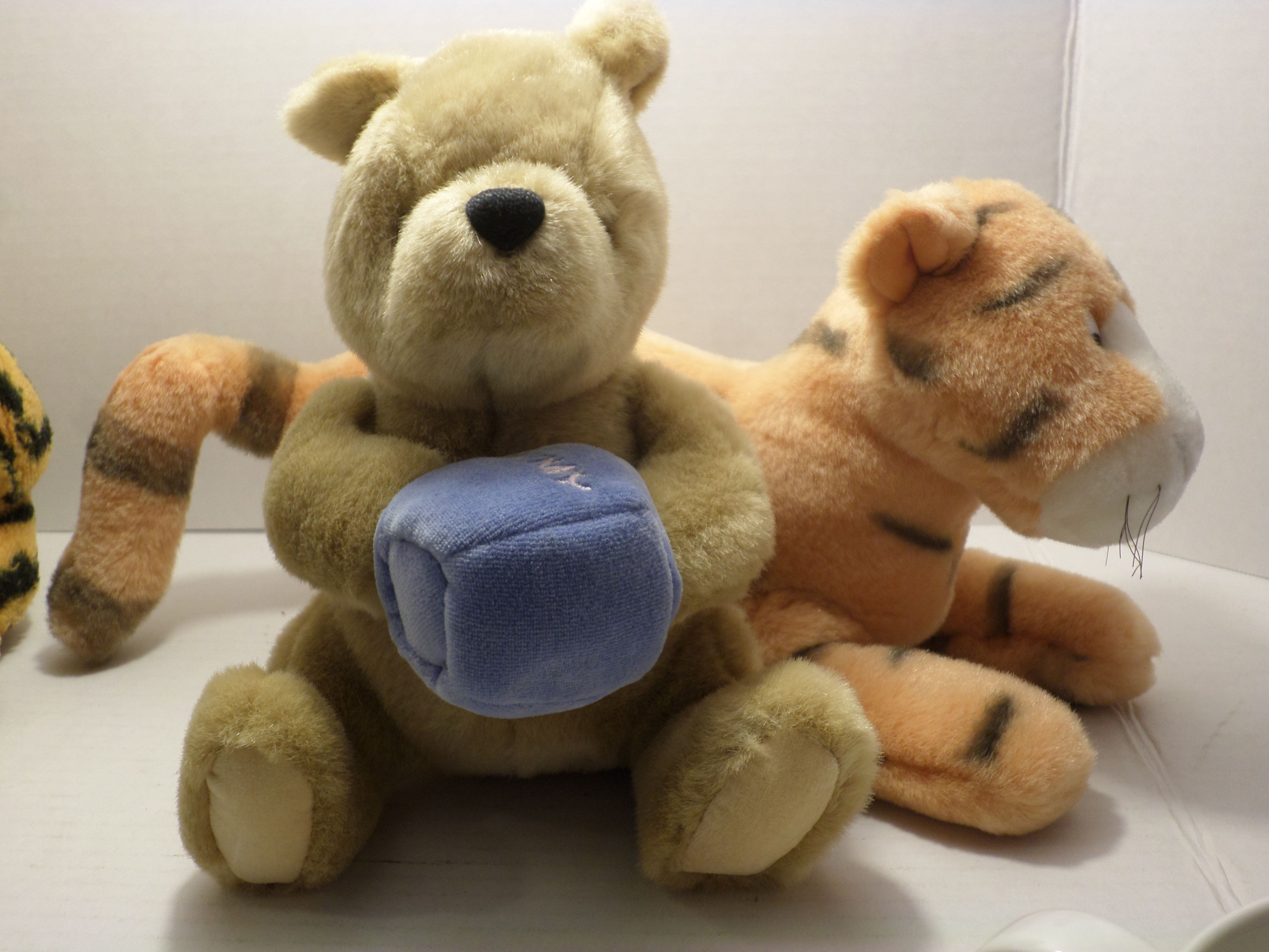 Classic Pooh Gund Pooh w hunny & Tigger plush toys stuffed animals