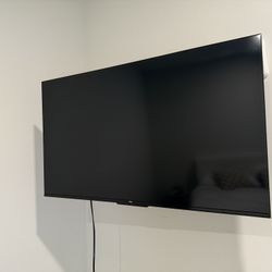 43” TCL Smart TV + Wall Mount – Great Condition