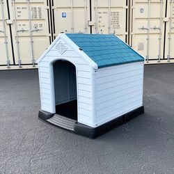 (Brand New) $70 Plastic Dog House Medium size Pet Indoor Outdoor All Weather Shelter Cage Kennel 30x30x32”