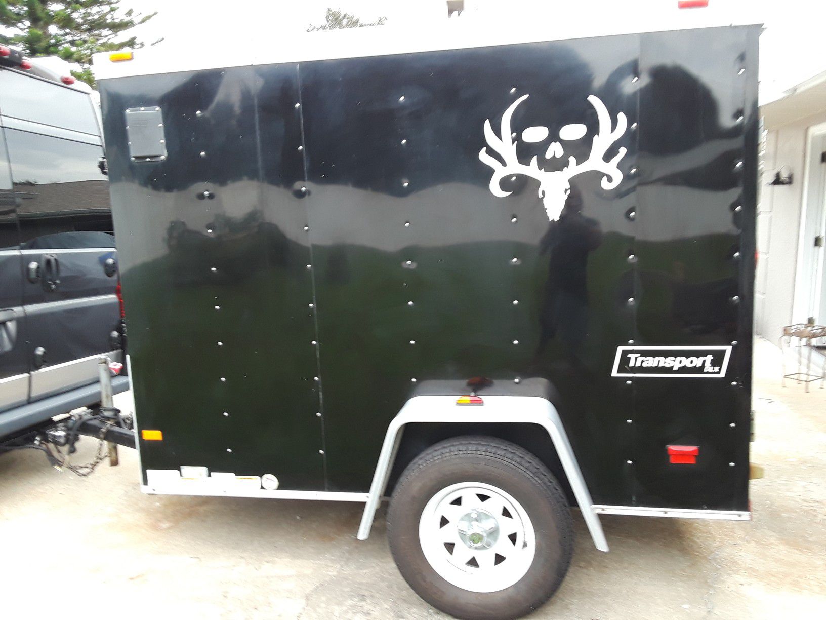 5 X8 enclosed trailer in good condition