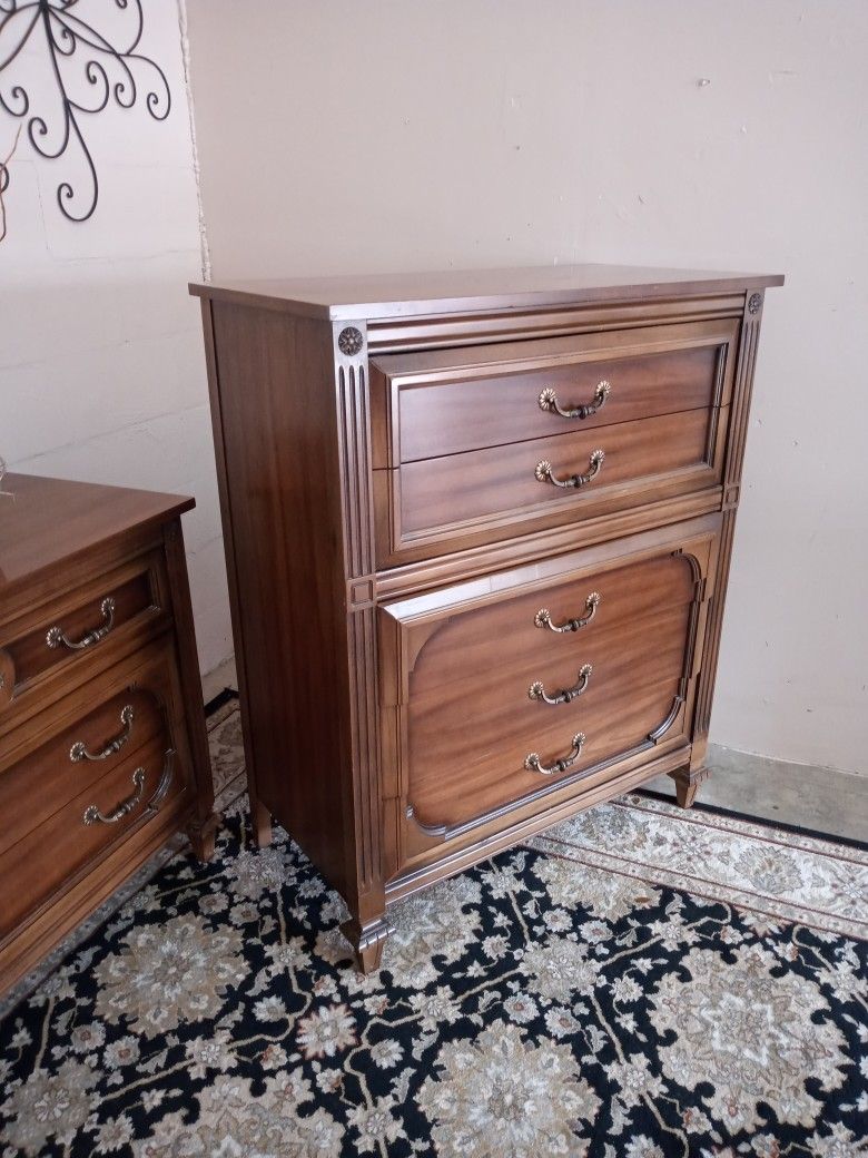 Beautiful 5 PC Solid Wood Pecan Bedroom Set By American Of Martinsville for Sale in Melbourne