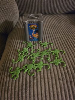 TMNT City Sewer Turtle Chain Game