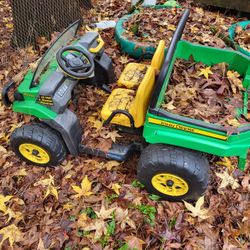 Peg Perago John Deere Gator 12v Ride On