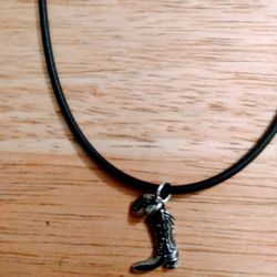 Beautiful ❤️ Little 👢 Boot Choker.🎁🎁🎁