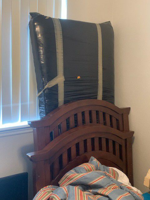 Bunk Bed Solid wood Needs To Be refinished In Spots And mattresses 