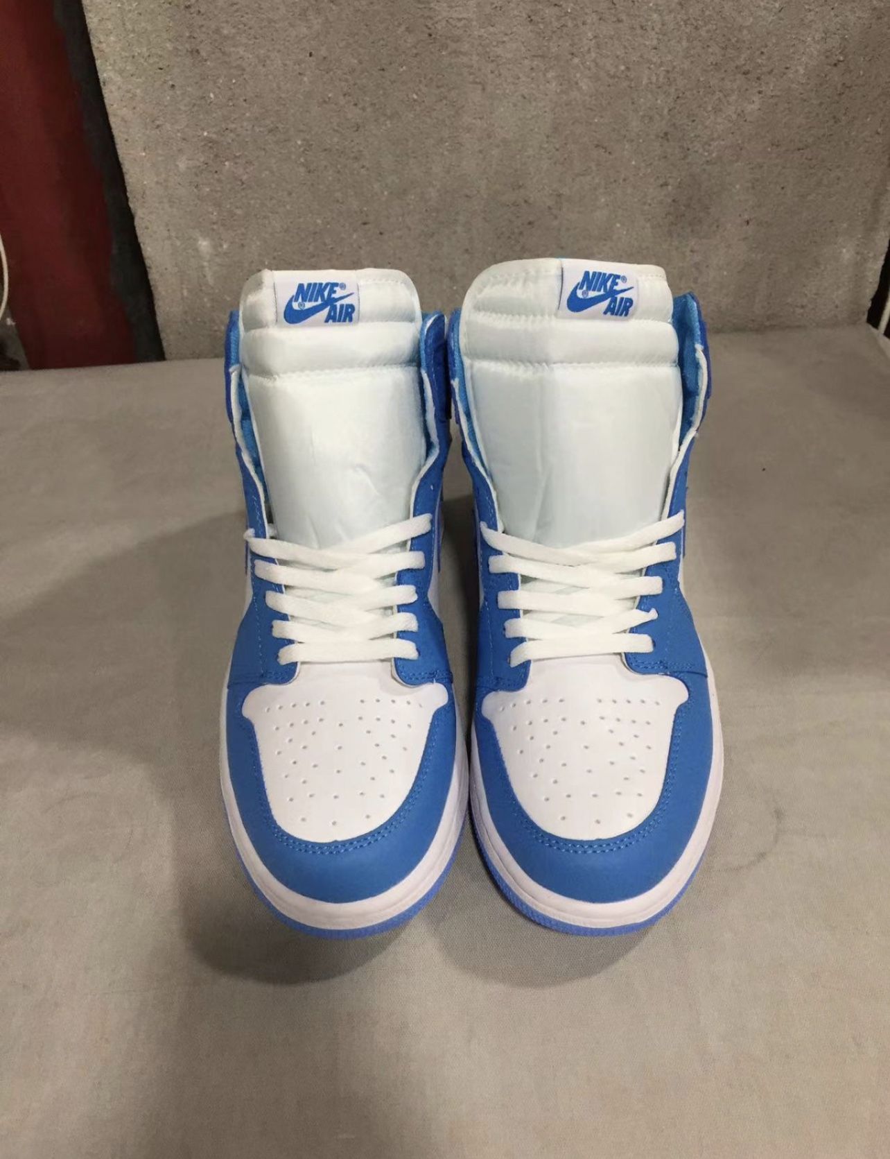 Air Jordan 1 Retro High OG UNC