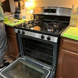 GE Gas 4 Burner Range/Oven