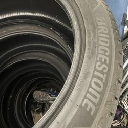 285/45/22 Bridgestone Alenza 