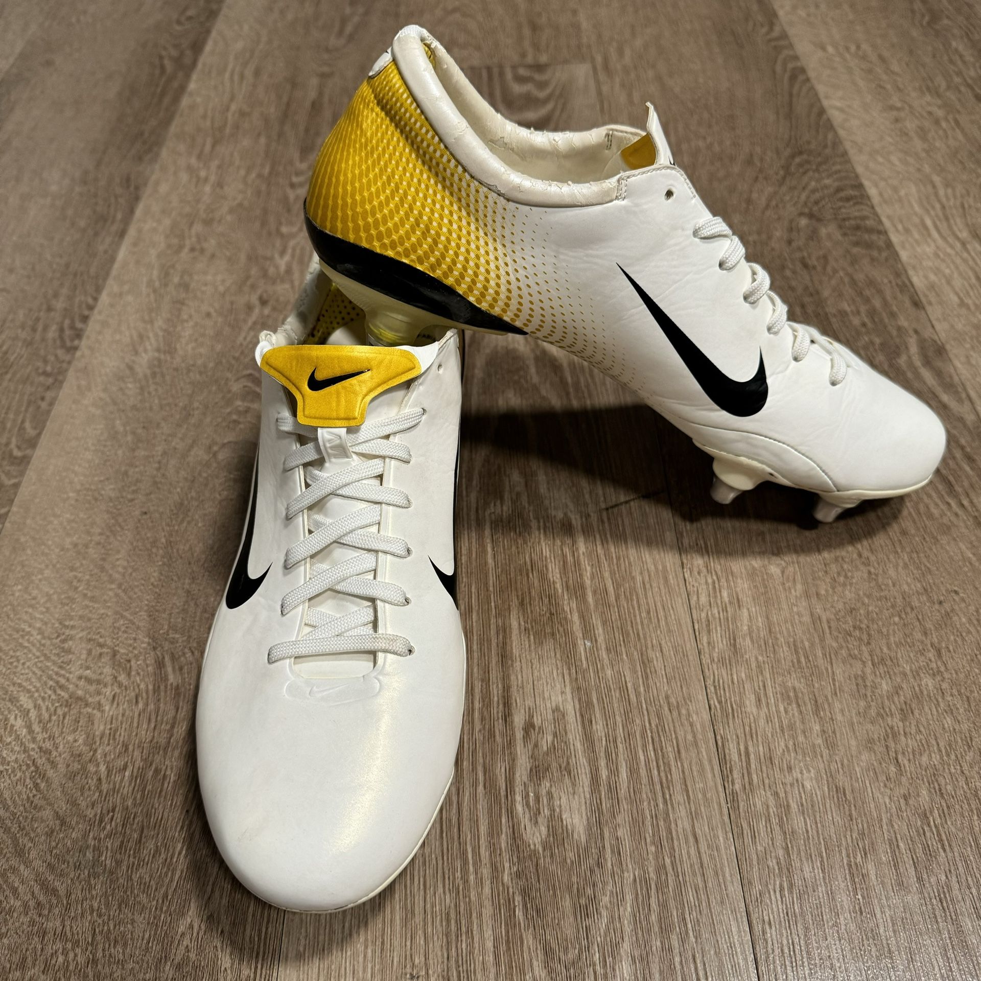 Nike Mercurial Vapor III SG White/Gold Soccer Cleats - Size 9US