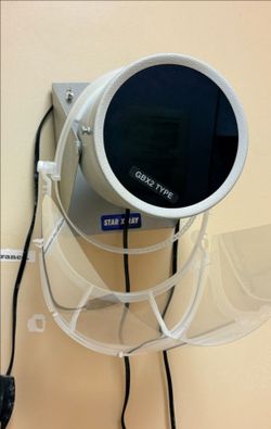 STAR X-Ray Imaging SL105GBX2 Type Darkroom Safelight Dental Imaging