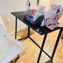 Black Desk 