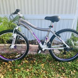 26" Genesis Whirlwind Women Bike