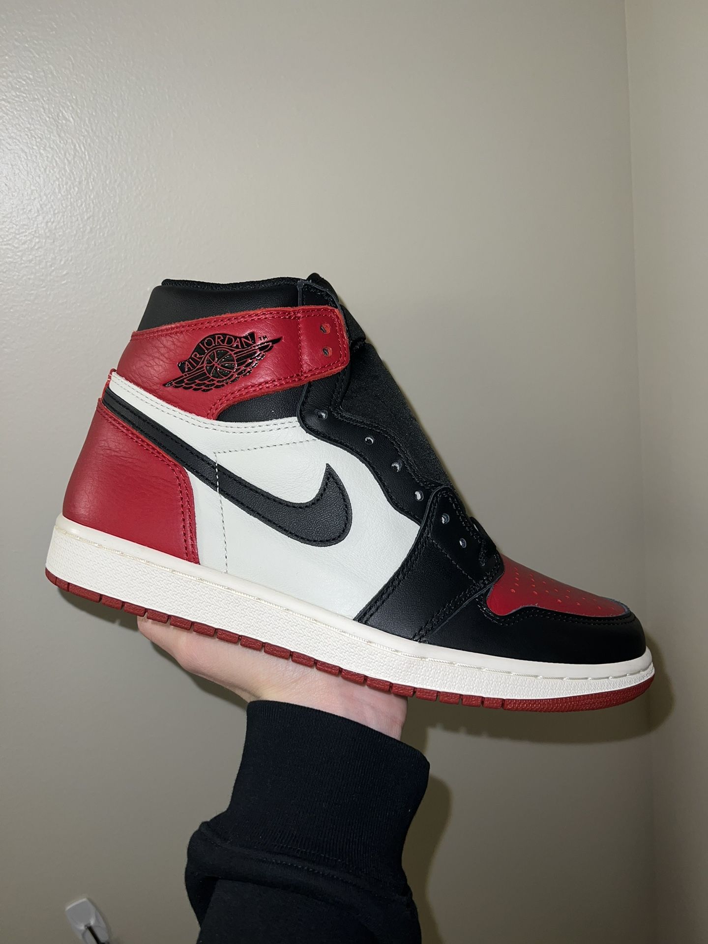 Jordan 1 Bred Toe Size 9