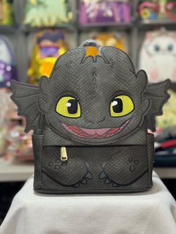 Toothless Cosplay Lounge fly
