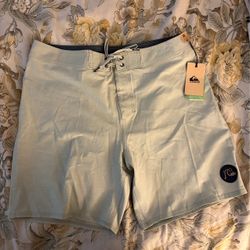 Sz33 Quiksilver Board Shorts