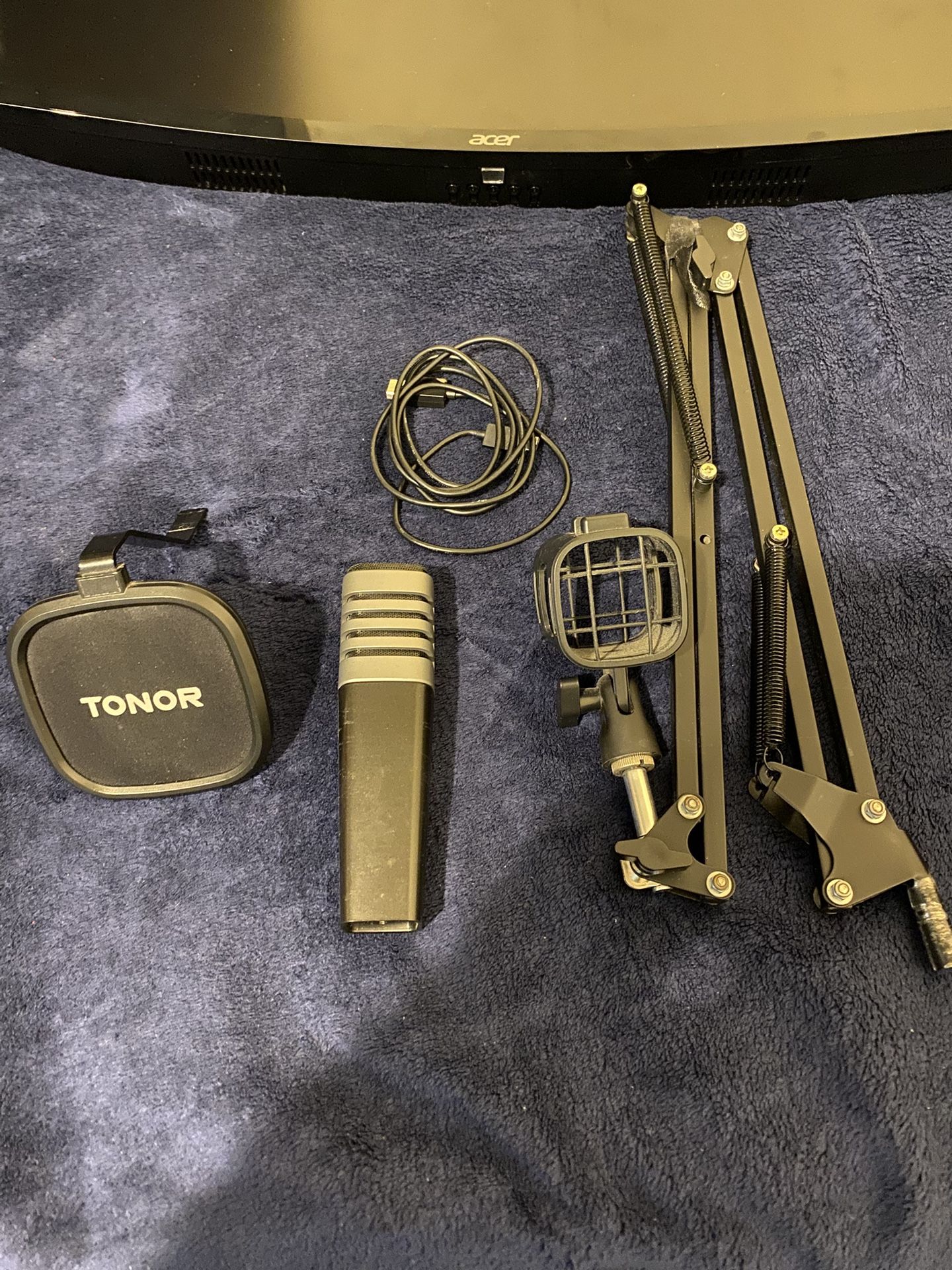 Tonor Microphone With Arm Mount (needs Clamp)