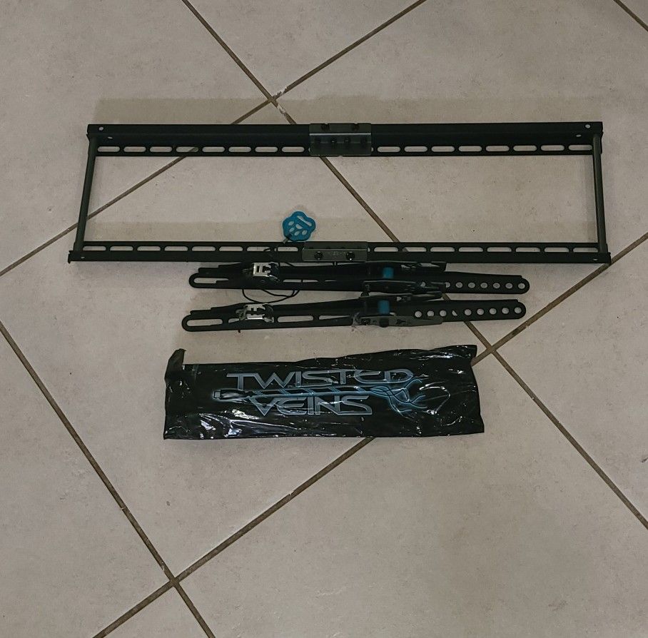 Cheetah 65" TV Wall Mount, Tilting