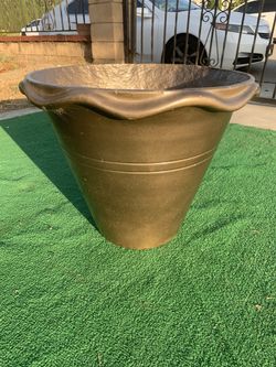Clay planter pots