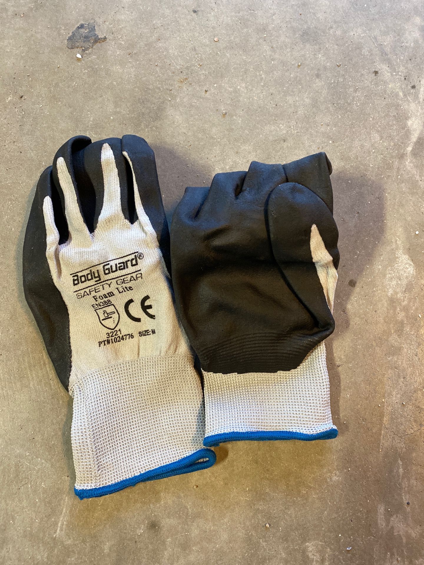 Working gloves size medium