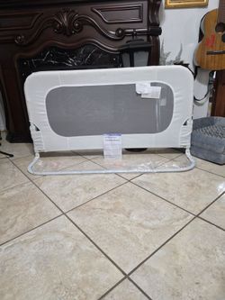 Toddler bed rail guard