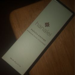 Hanalei Powder Face Cleanser 