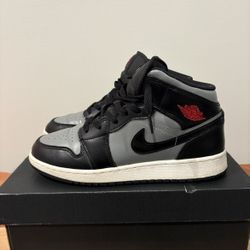 Air Jordan 1 Mid (GS) Shadow Grey Size 7y 