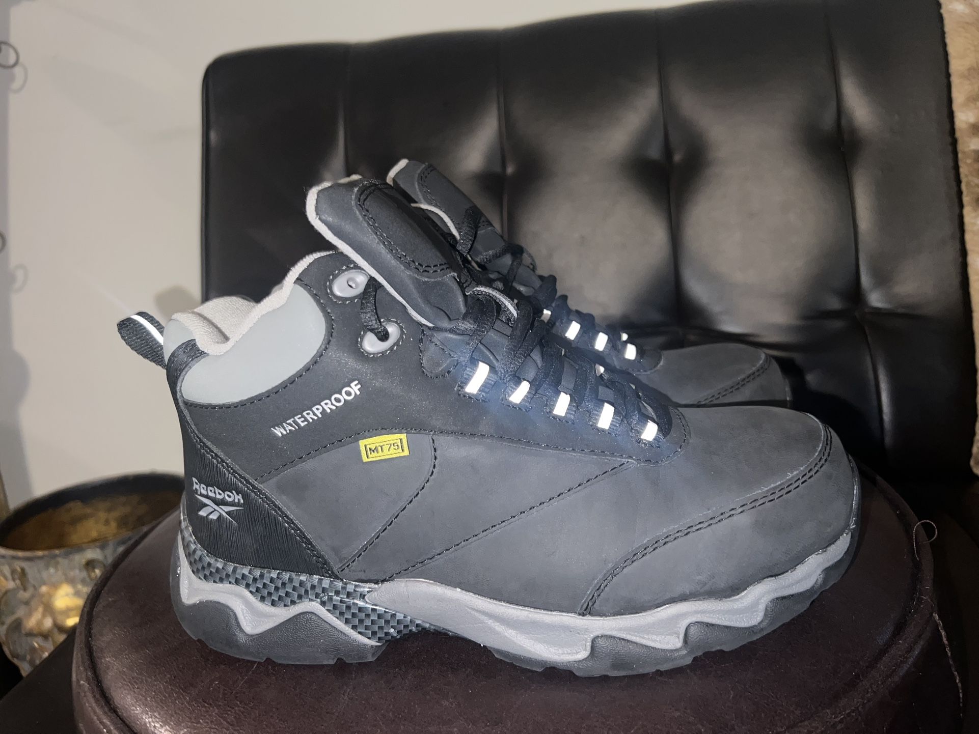 Reebok steel toe 6" Met Guard Work Boots - women’s size 9.5/mens 7.5