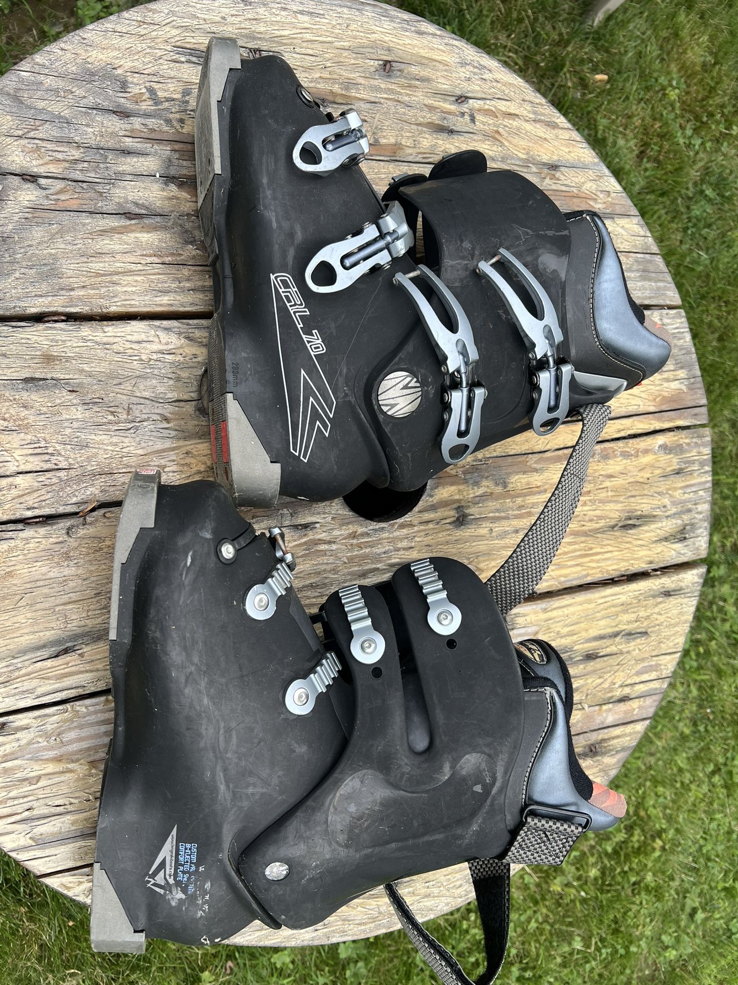 Lange CRL 70 ski boots.
