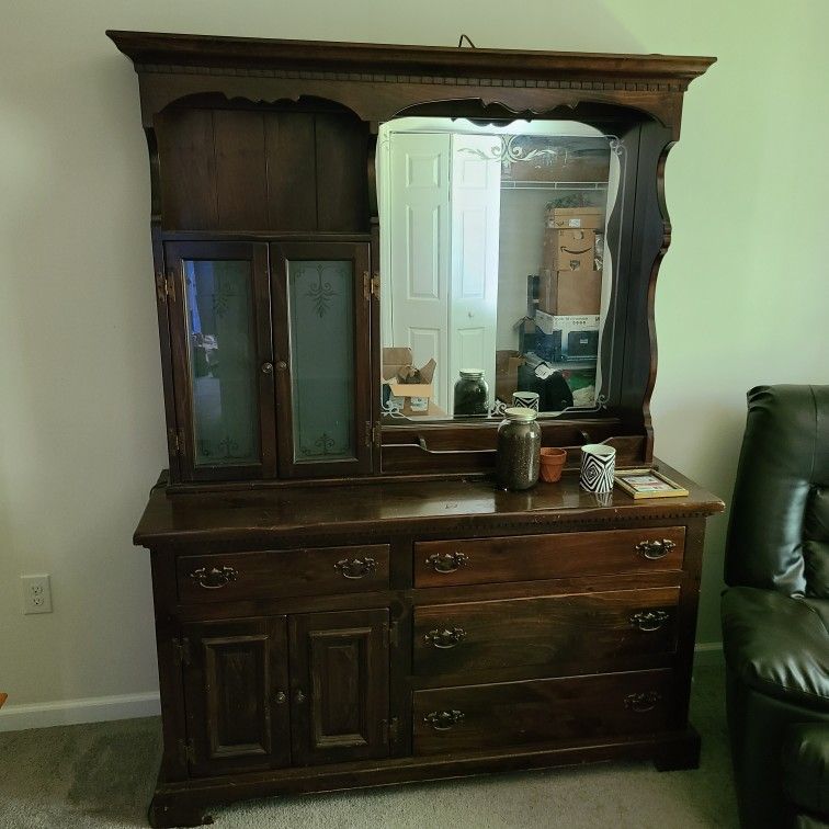 Dresser With Mirror