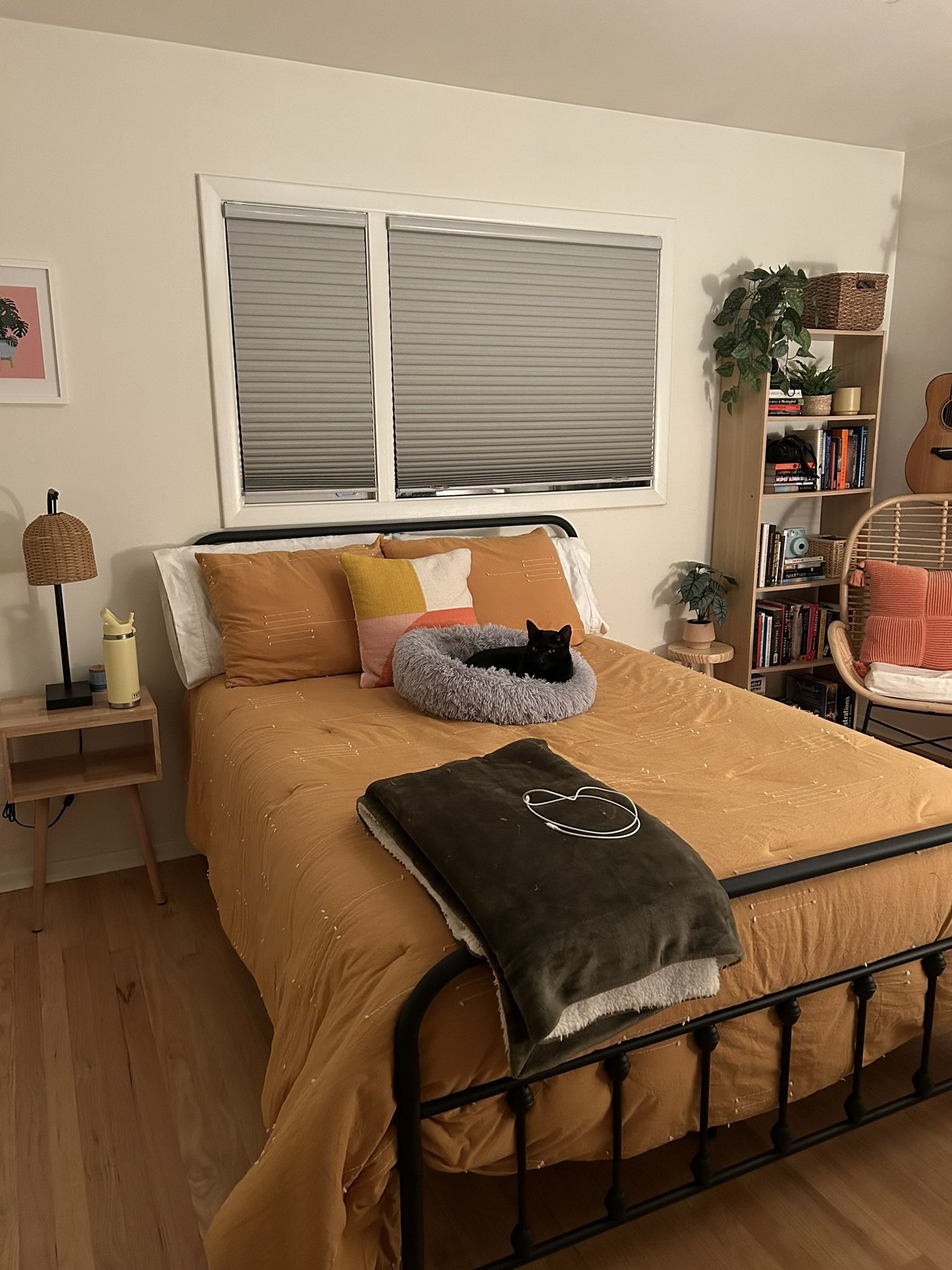 Full Size Bed Frame $35