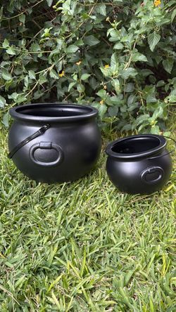 Halloween DecorBlack Plastic Cauldron Set of 2
