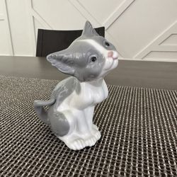 Lladro Cat  “Feed Me”