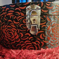 Rose Chest With Mirror