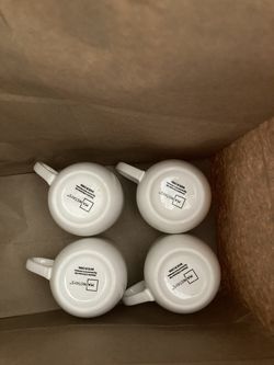 4 free white Mainstay mugs