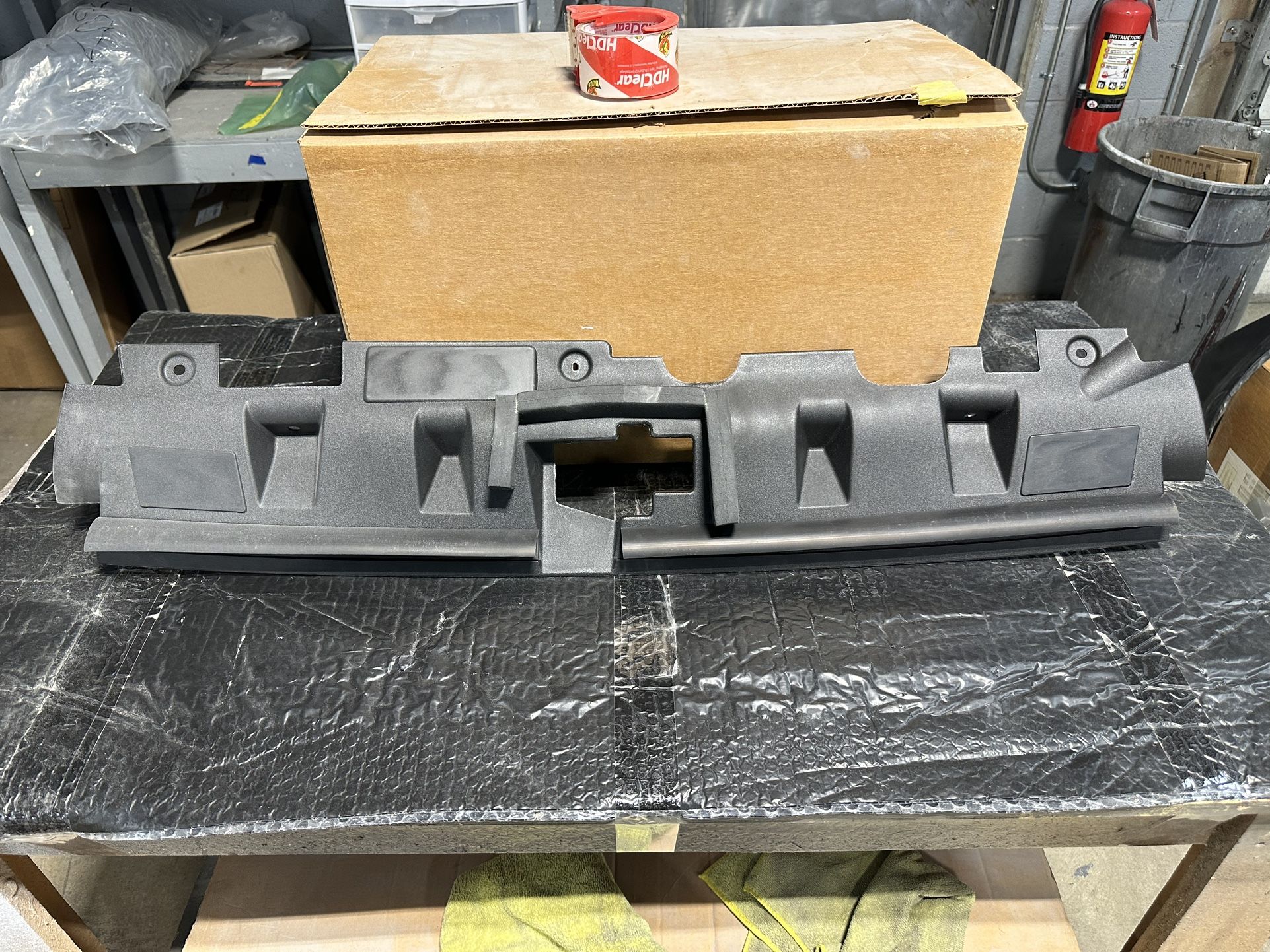 Savanna 2500 & Express 3500 Radiator Air Upper Baffle