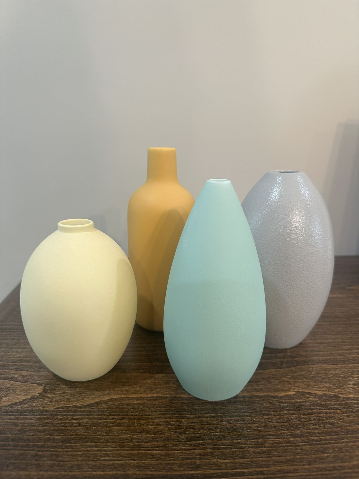 Set of 4 geometric ceramic vases