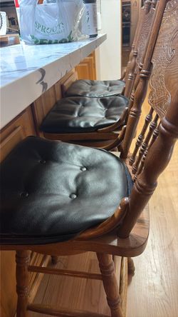 4 sturdy seat cushions