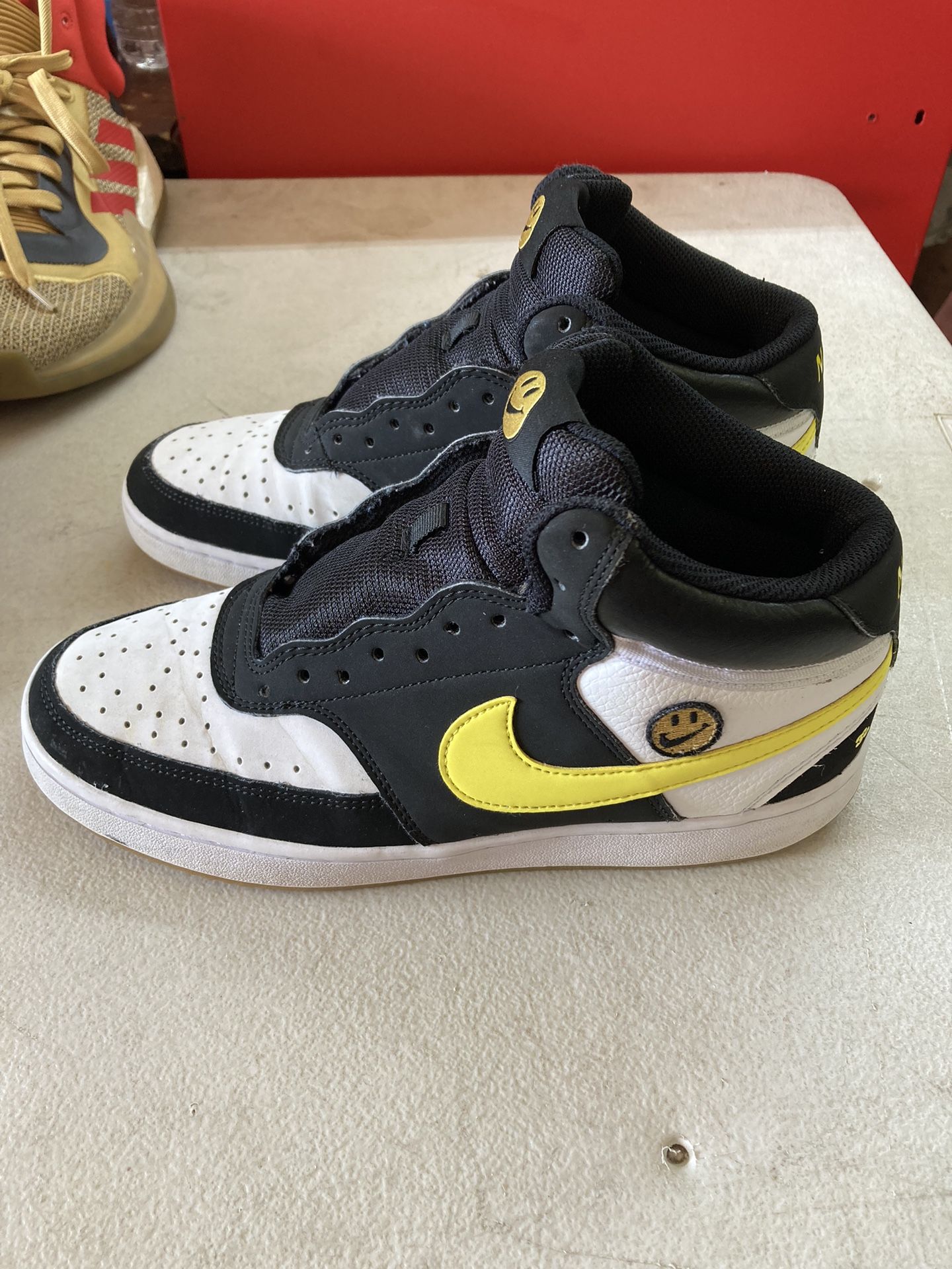 Men's Nike Court Vision Mid Go The Extra Smile