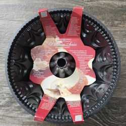 Nordic Ware Fleur De Lis Bundt Cast Aluminum 