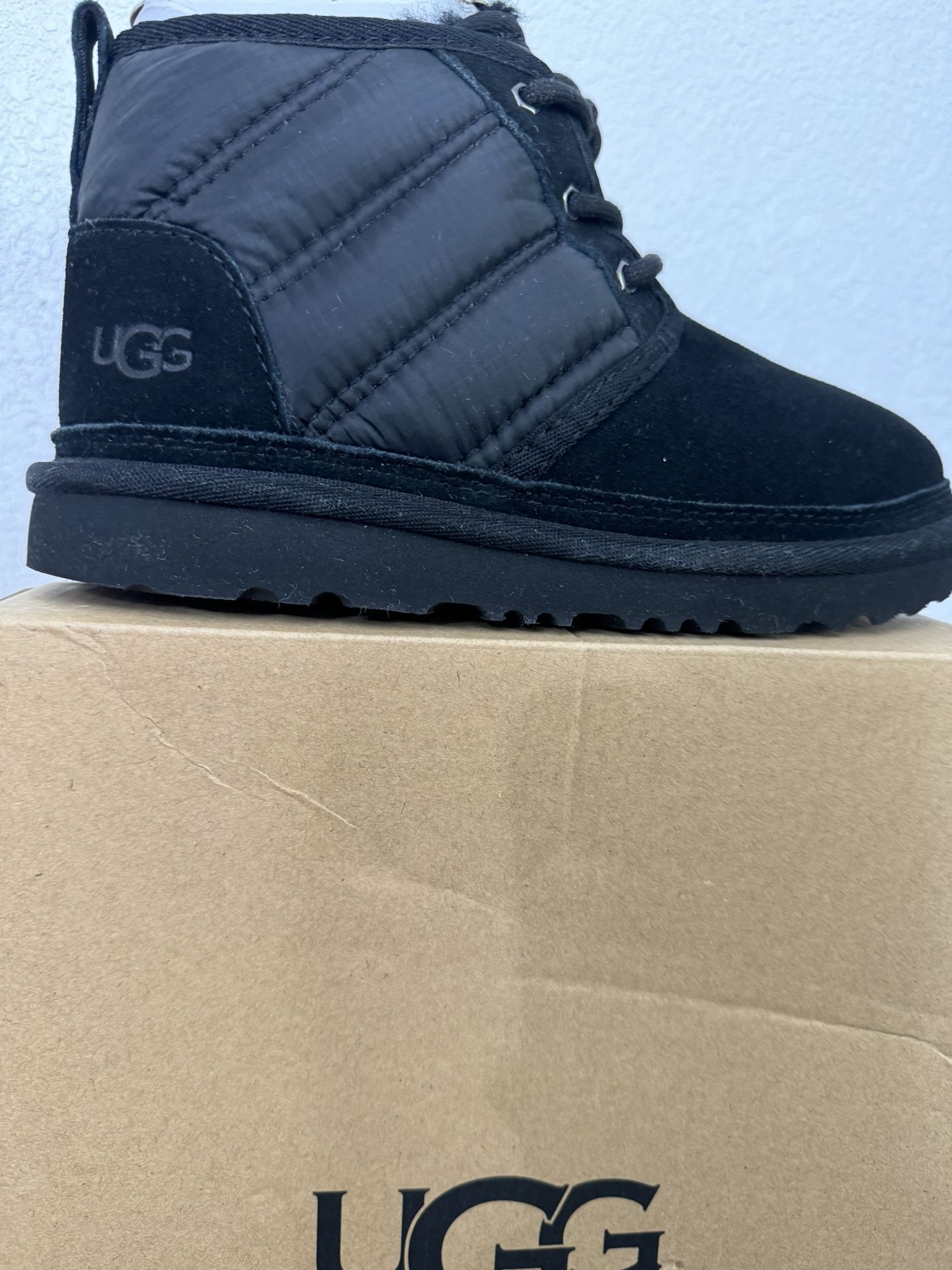 UGG Kids Neumel Boot Size 2kids *NWT*