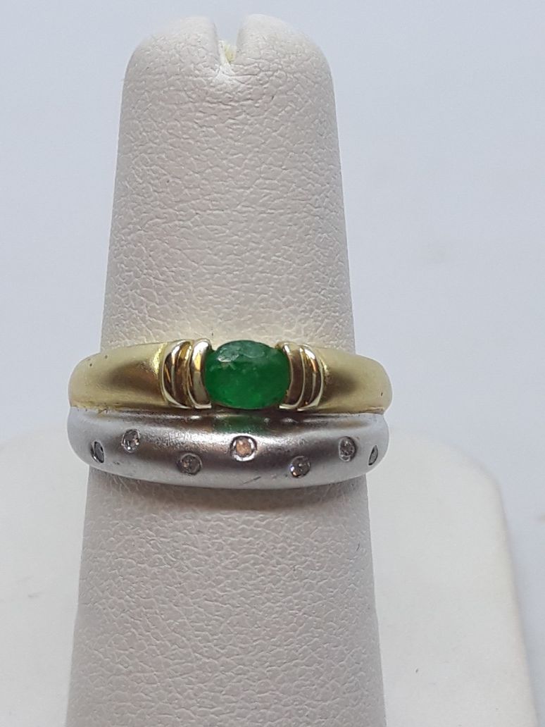 14k two tone emerald and diamond ring 3.4 grams size 6