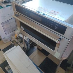 Kitchenaid Microwave Never Been Used  400.00 Box Size 281/4 ×17