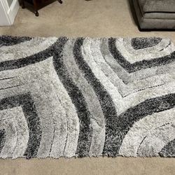Area Rug Rectangle grey/white / black 5x7- Clean, smoke & pet free home - $125 or best offer