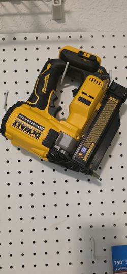 DeWalt DCN623 20V Brushless 23 Ga Pin Nailer, Tool Only / Clavadora de Pines