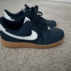 Air Force 1s ‘07 LV8 Vintage Navy Gum Bottom 