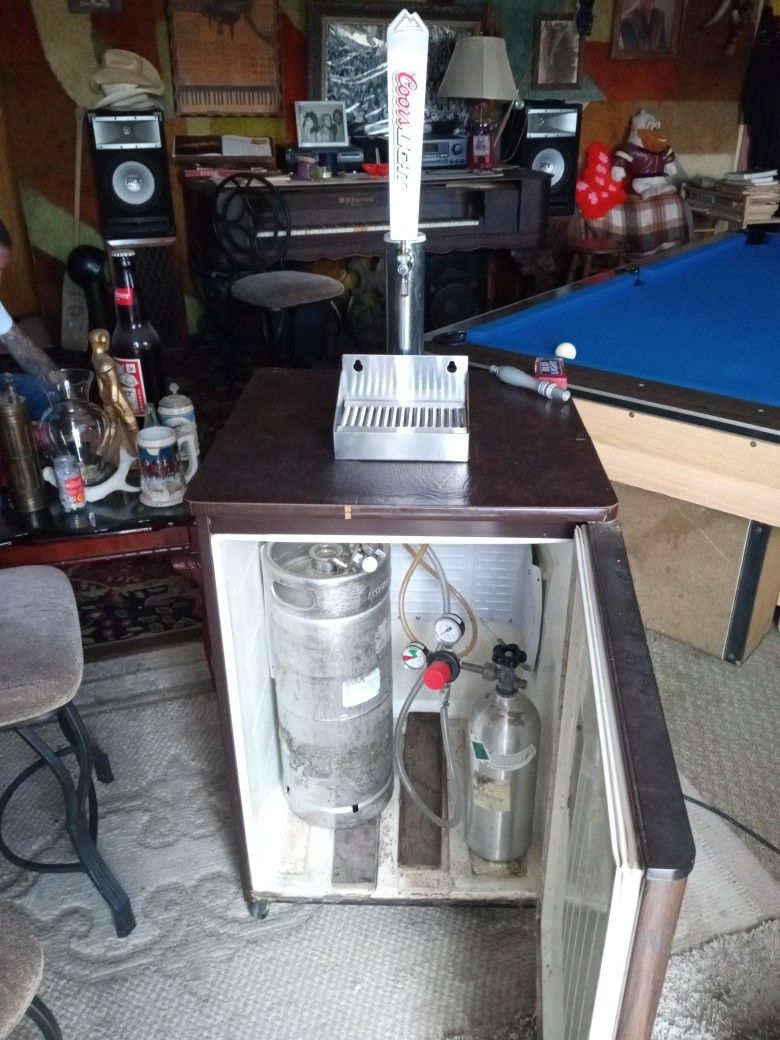 Kenmore Kegerator. Up To 15gal. Keg. for Sale in Moreno Valley, CA