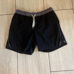 vuori men’s shorts size medium 