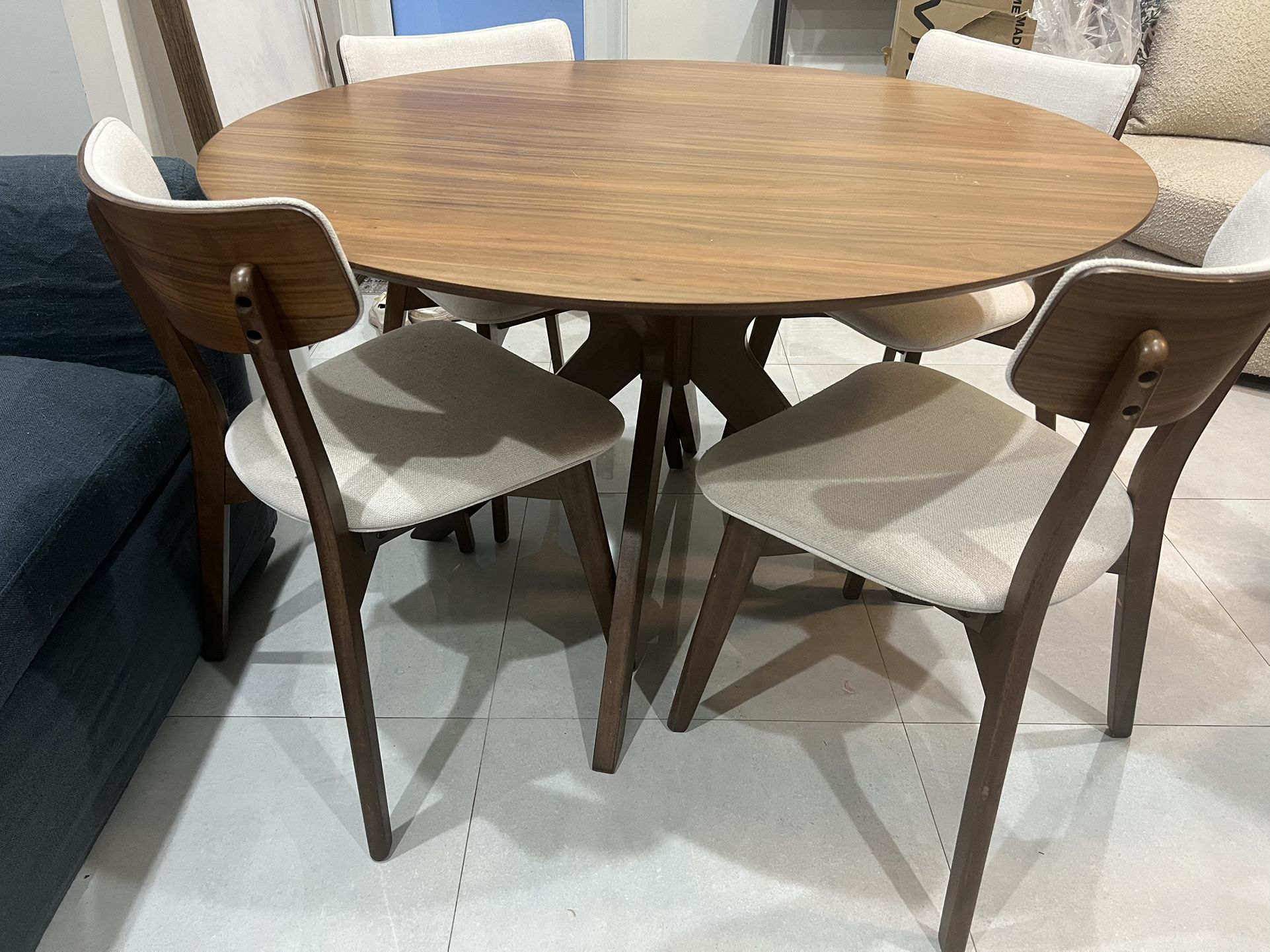Wood Dinning Table